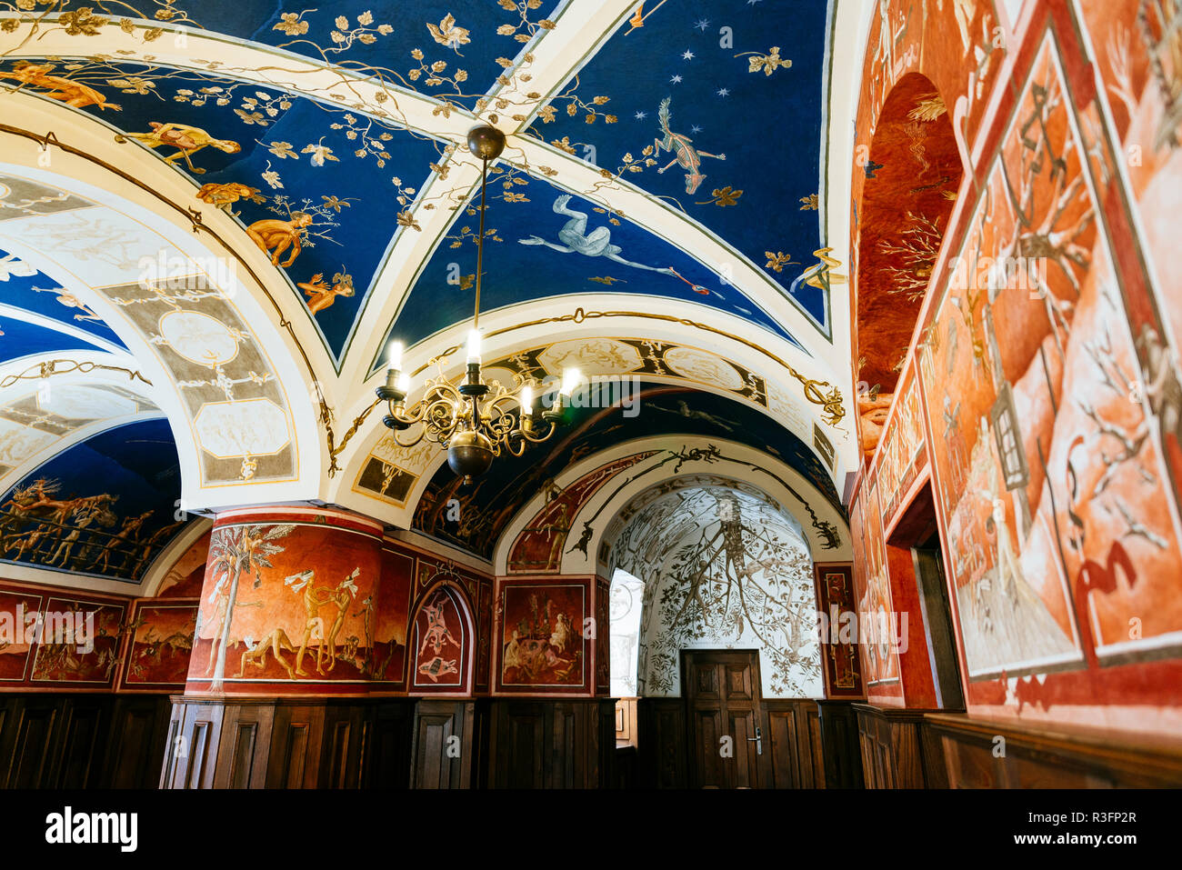 Centro di Studi lituana. Petras Repsys' affresco "le stagioni dell'anno" con motivi dalla mitologia del Baltico. Università di Vilnius.Vilnius, Vilnius C Foto Stock