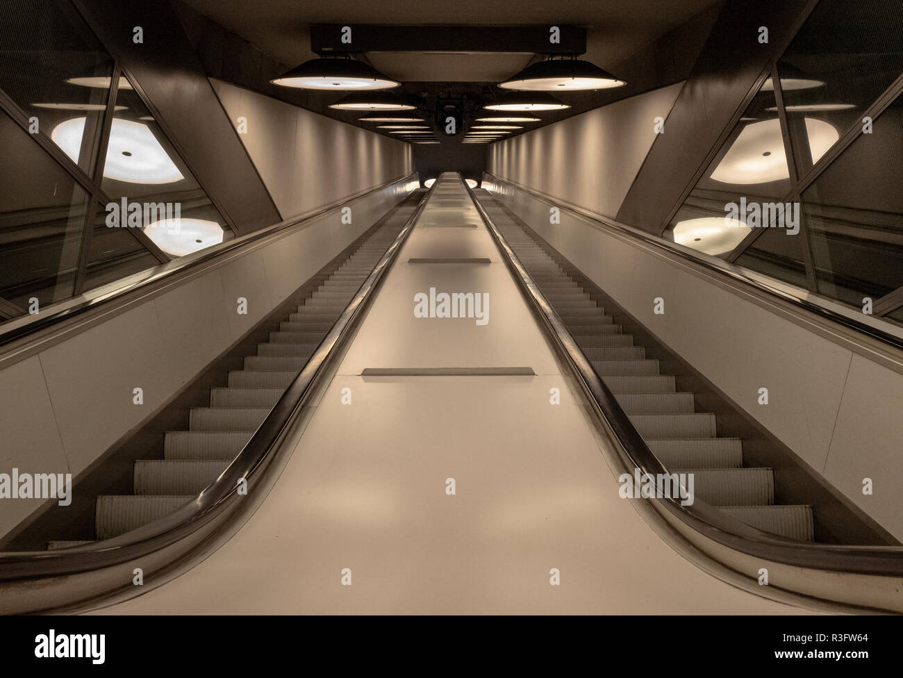 Escalator a Stoccolma Arlanda Airport Foto Stock