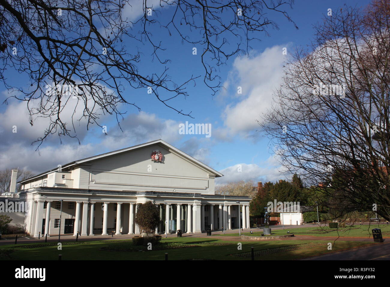 Il De Montfort Hall vicino al Victoria Park di Leicester, Inghilterra Foto Stock