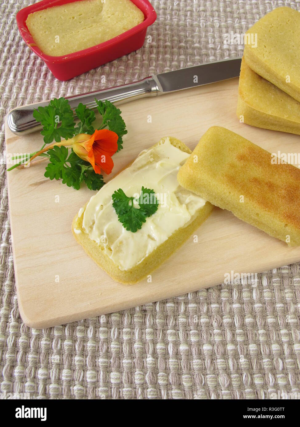 Il mais mini focacce con burro Foto Stock