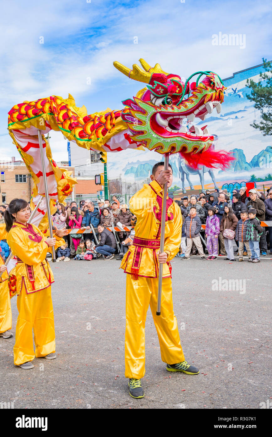 Templeton scuola secondaria, Drago Cinese team, 2015 Nuovo Anno Cinese Parade, Vancouver, British Columbia, Canada Foto Stock