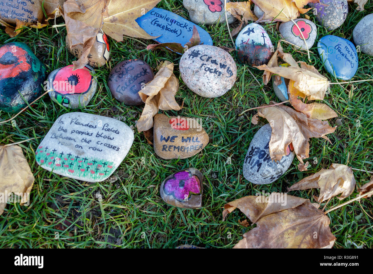 Speciali pietre decorate per commemorare la fine della Prima Guerra Mondiale Foto Stock