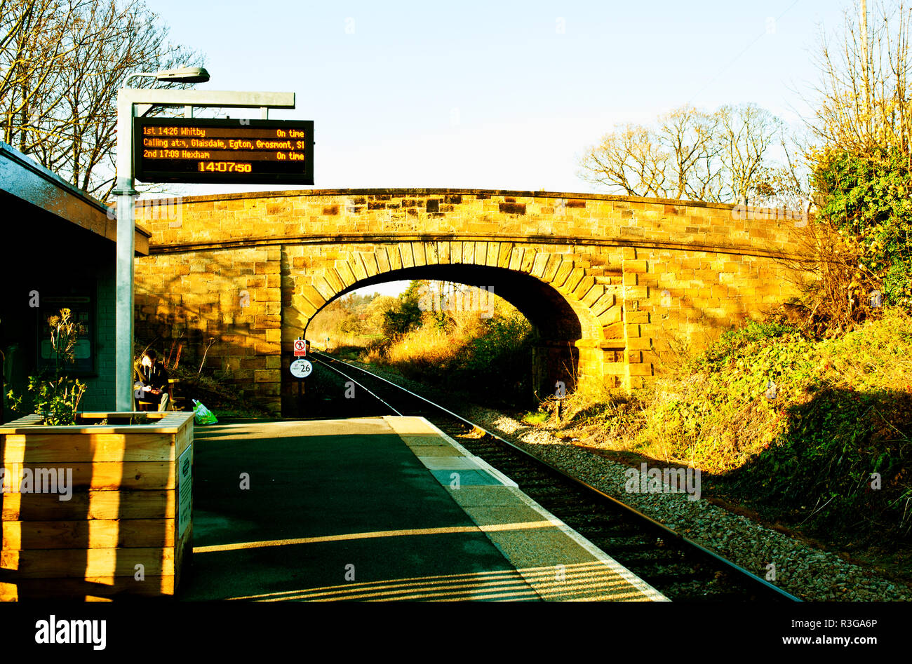 Overbridge al grande Ayton stazione ferroviaria, grande Ayton, North Yorkshire, Inghilterra Foto Stock