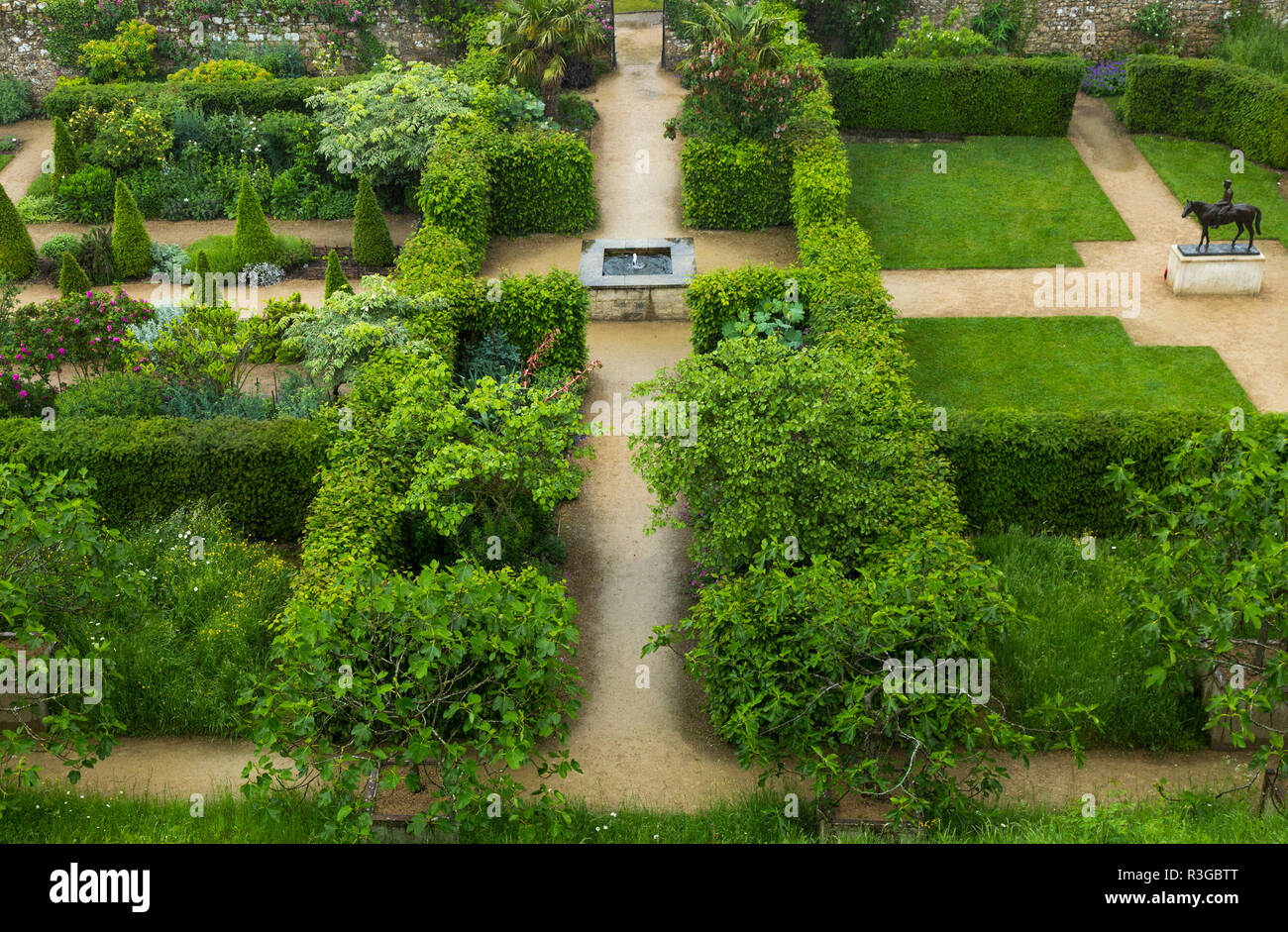 La principessa Beatrice giardino al castello di Carisbrooke. Isola di Wight. England Regno Unito. Progettato da Chris Beardshaw, in stile edoardiano giardino aperto nel 2009 (98) Foto Stock