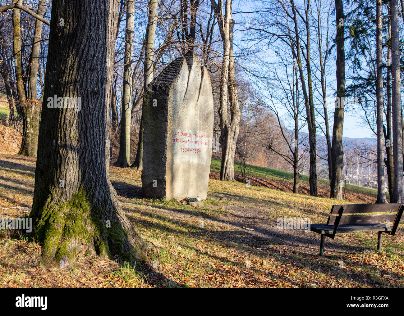 Pomník obětem čarodějnických procesů, Lázně Jeseník, Jeseníky, Česká republika / un monumento alle vittime del processo alle streghe, città termale Jeseník, Jeseniky mount Foto Stock