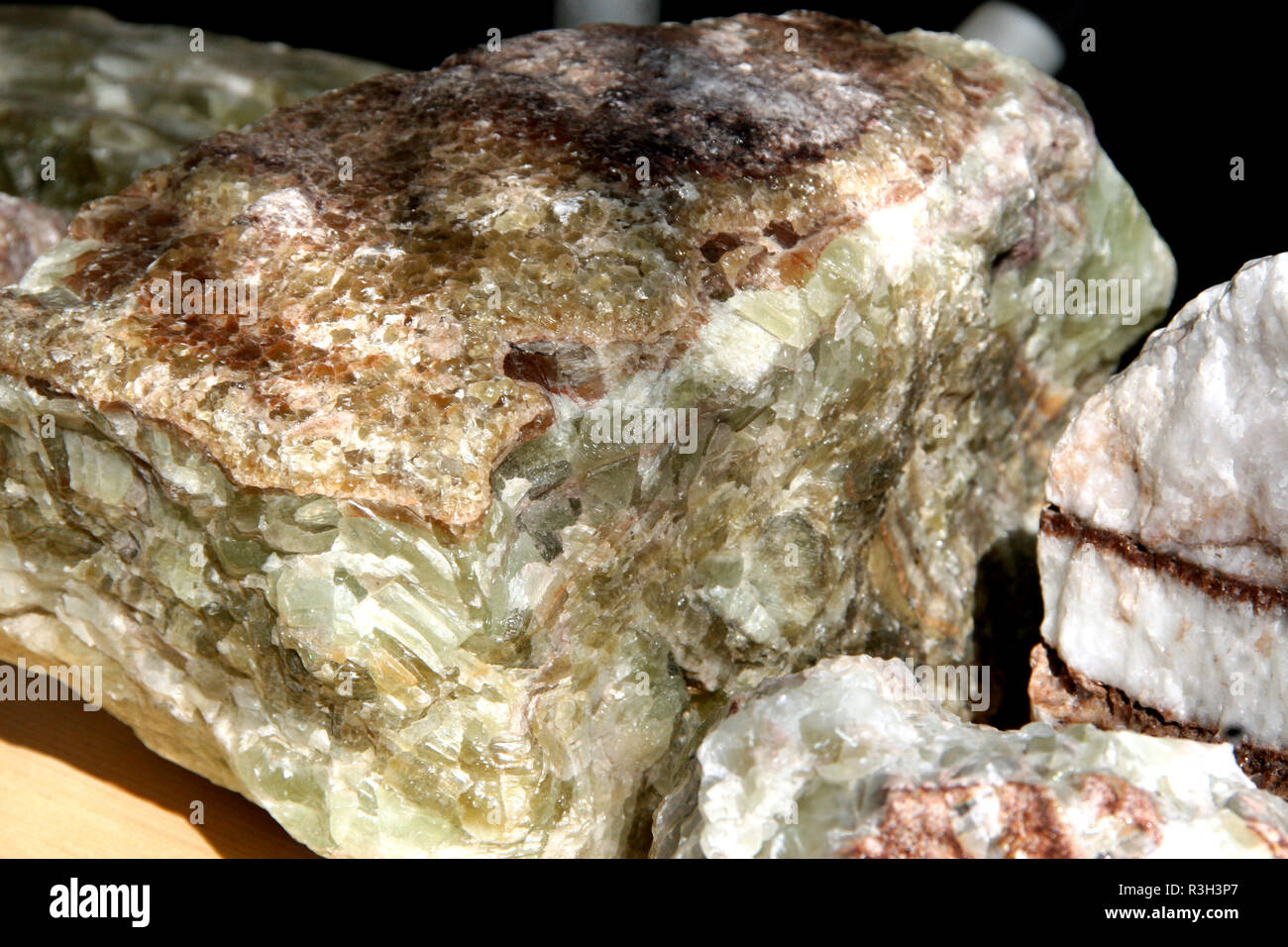 La bellezza della natura di roccia morbida di agata verde bianco tan crystal Foto Stock