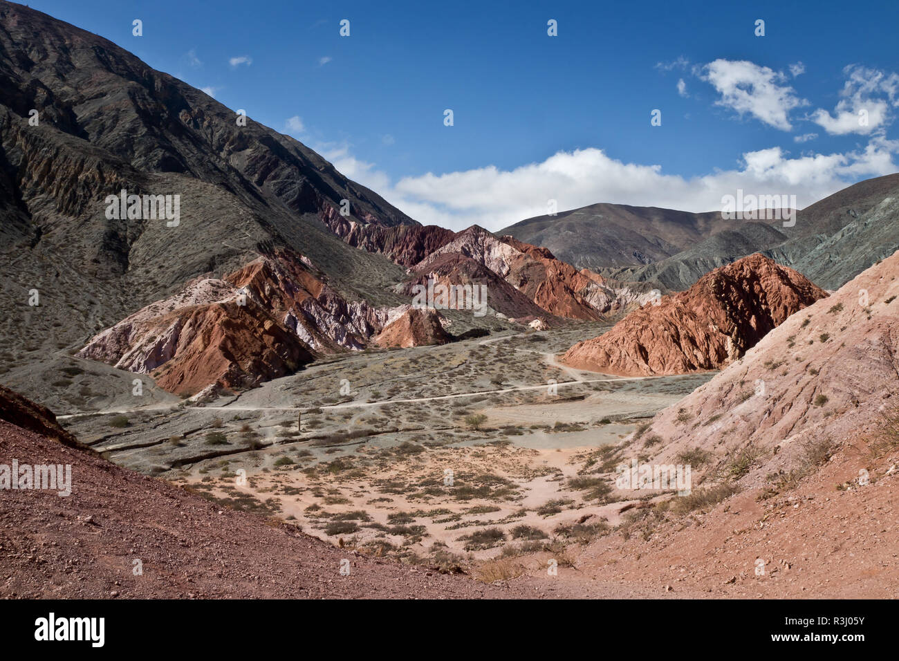 Splendido colore sette montagne vicino a Purmamarca, Argentina Foto Stock