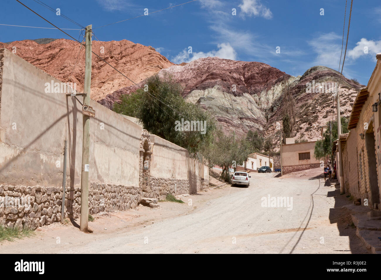 Case rosa in villaggio Purmamarca, Argentina Foto Stock