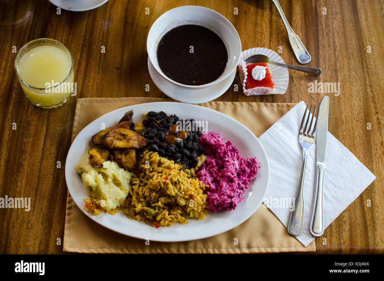 Piatti locali serviti in San Jose, Costa Rica Foto Stock Piatti locali serviti in San Jose, Costa Rica Foto Stock