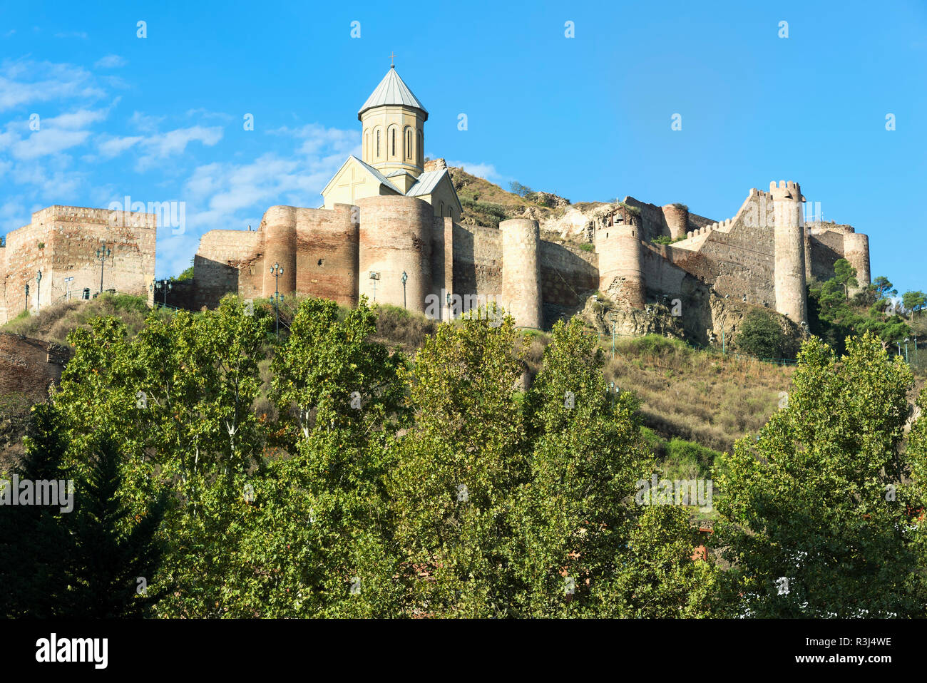 Di Narikala di fortezza e la chiesa di San Nicola, Tbilisi, Georgia Foto Stock