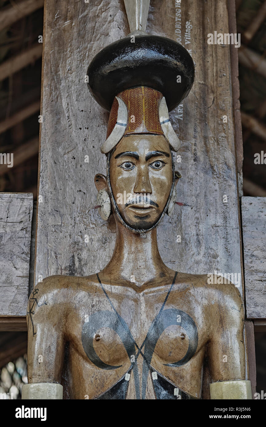 Scultura tradizionale, Kisima Nagaland Hornbill festival, Kohima, Nagaland, India Foto Stock