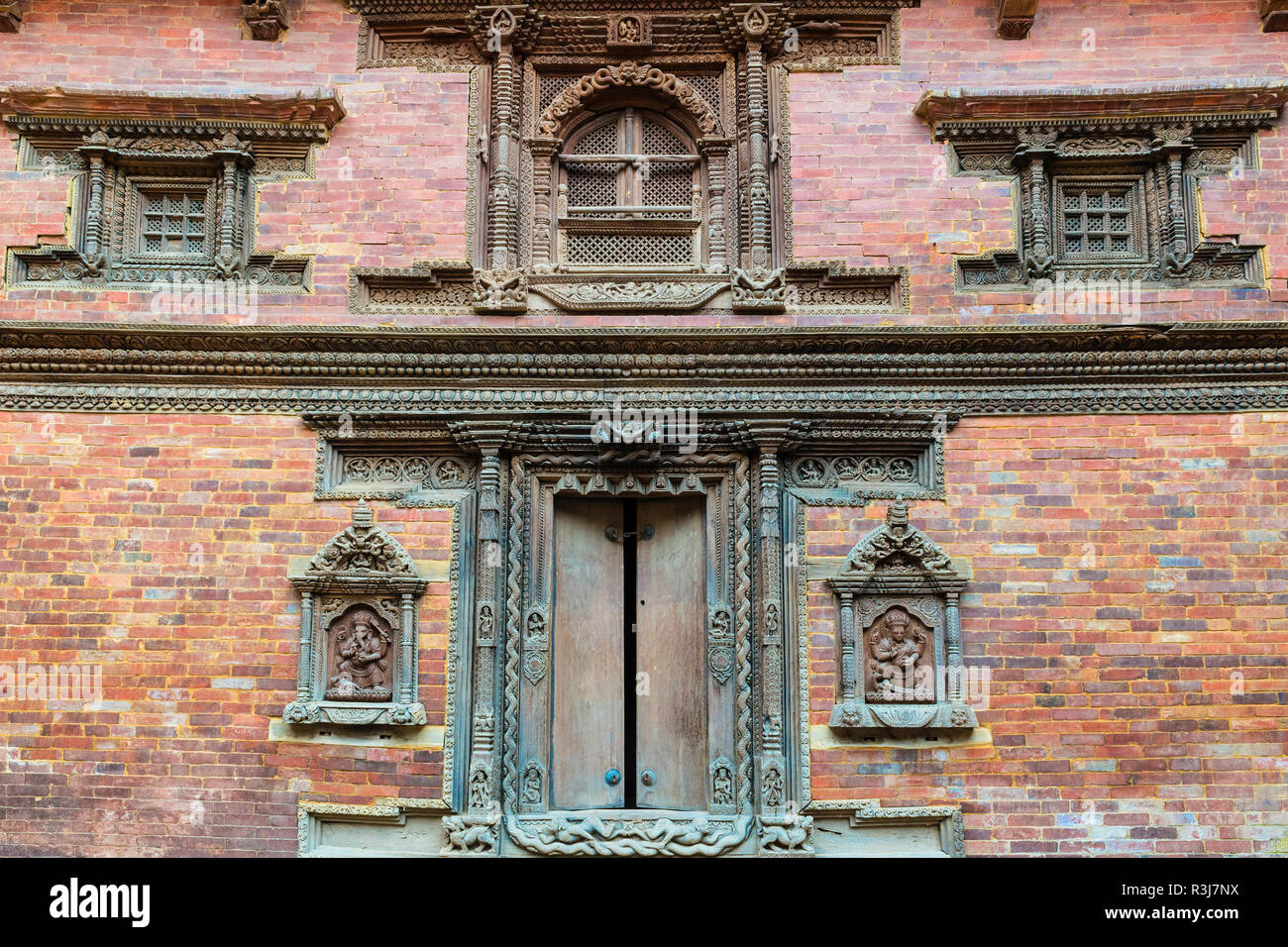 Mul Chowk courtyard, Parete statue intagliate, Hanuman Dhoka Royal Palace, Patan Durbar Square, Patrimonio Mondiale dell Unesco Foto Stock Mul Chowk courtyard, Parete statue intagliate, Hanuman Dhoka Royal Palace, Patan Durbar Square, Patrimonio Mondiale dell Unesco Foto Stock