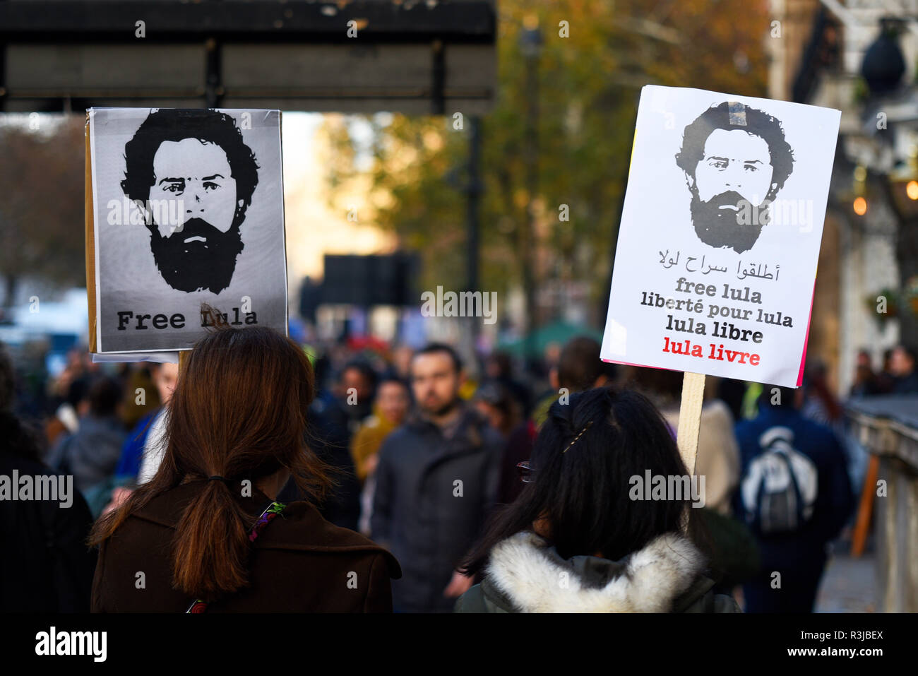 Libera Lula cartelli portati da femmine a Londra. Luiz Inacio Lula da Silva ex presidente del Brasile imprigionato per riciclaggio di denaro. Lula libre. Protesta Foto Stock