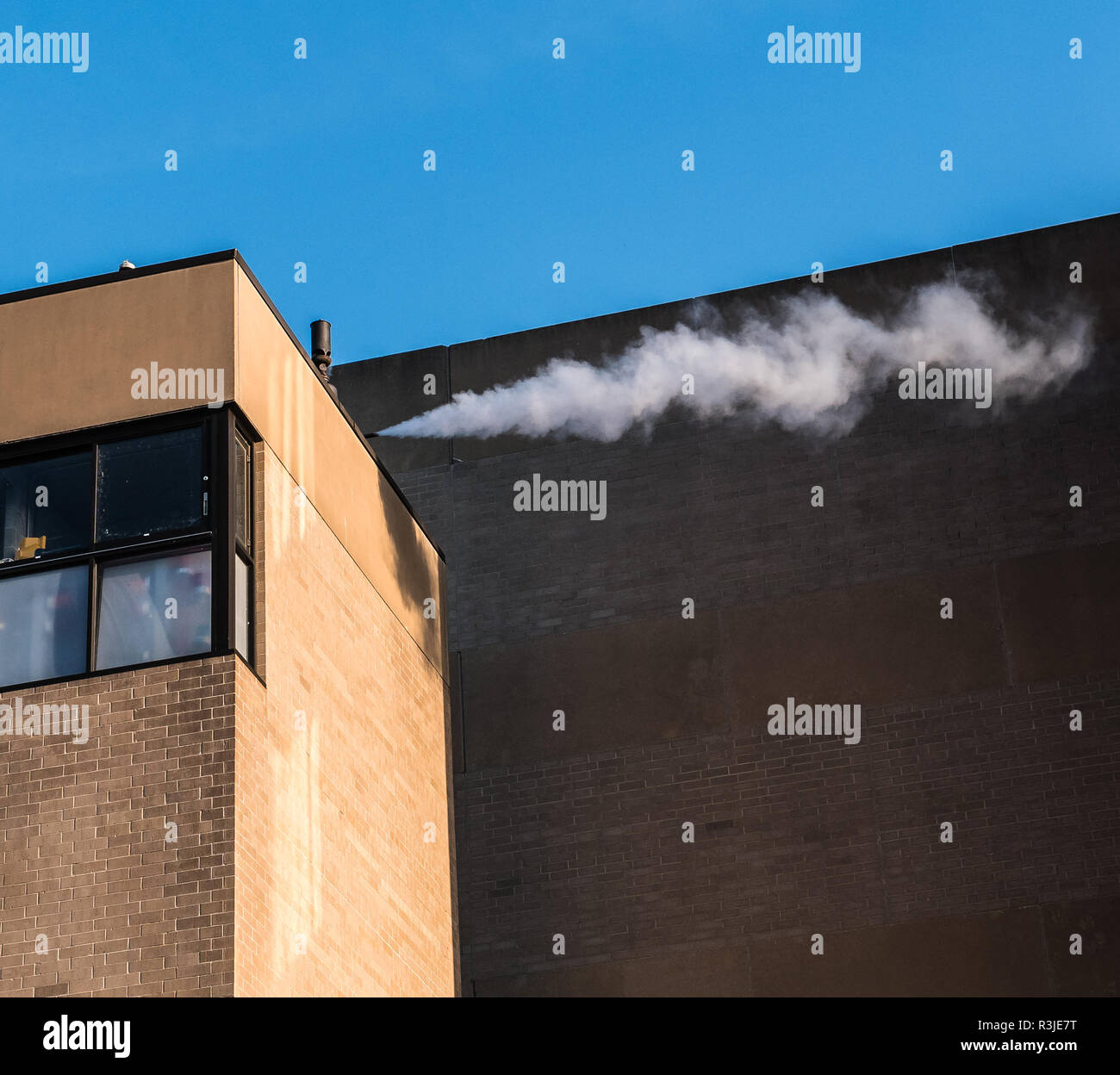 MADISON, Wisconsin - Maggio 07, 2018: Il vapore iconica powered fischio al Lago Torre di sicurezza accanto al Memorial Union utilizzato per l'emissione di avvisi. Foto Stock