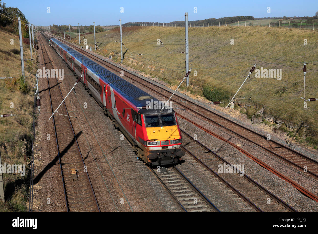 Treno LNER 82201, a Londra e a nord est della ferrovia, East Coast Main Line Railway, Peterborough, CAMBRIDGESHIRE, England, Regno Unito Foto Stock