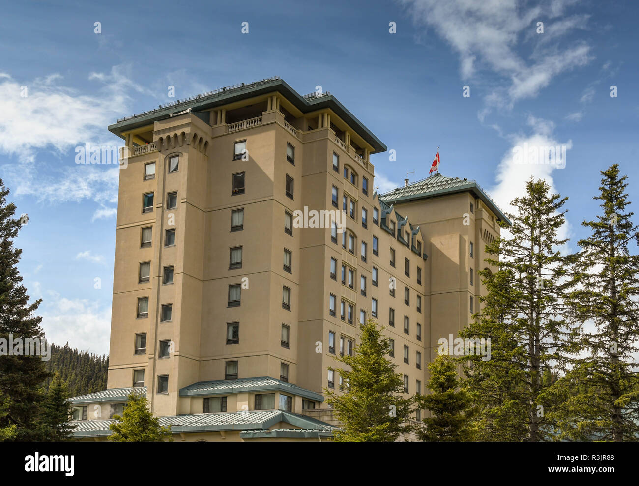 Il Lago Louise, AB, Canada - Giugno 2018: Il Fairmont Chateau Lake Louise hotel in Alberta, Canada. Foto Stock