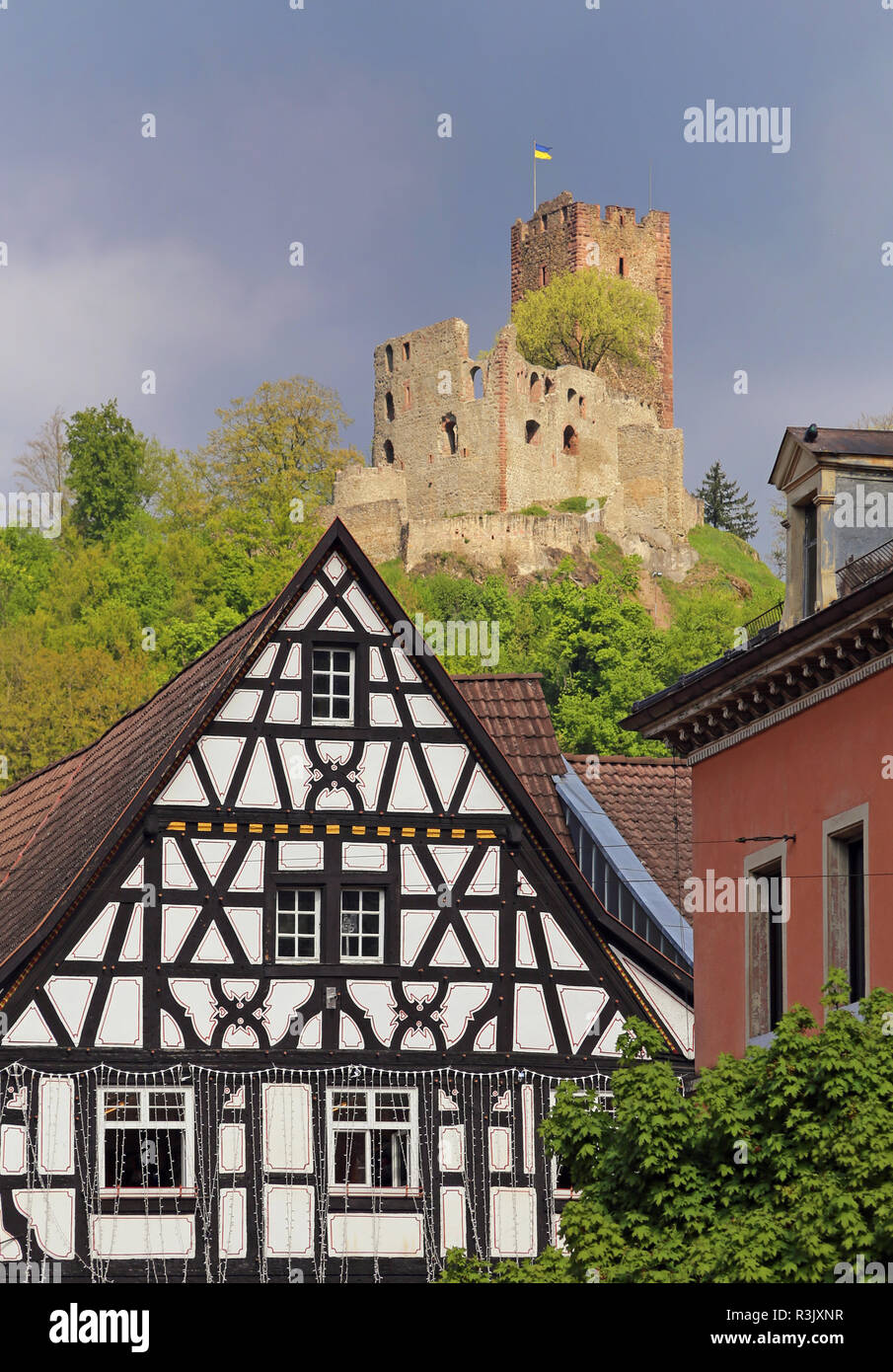 Tudor in waldkirch sotto kastelburg Foto Stock