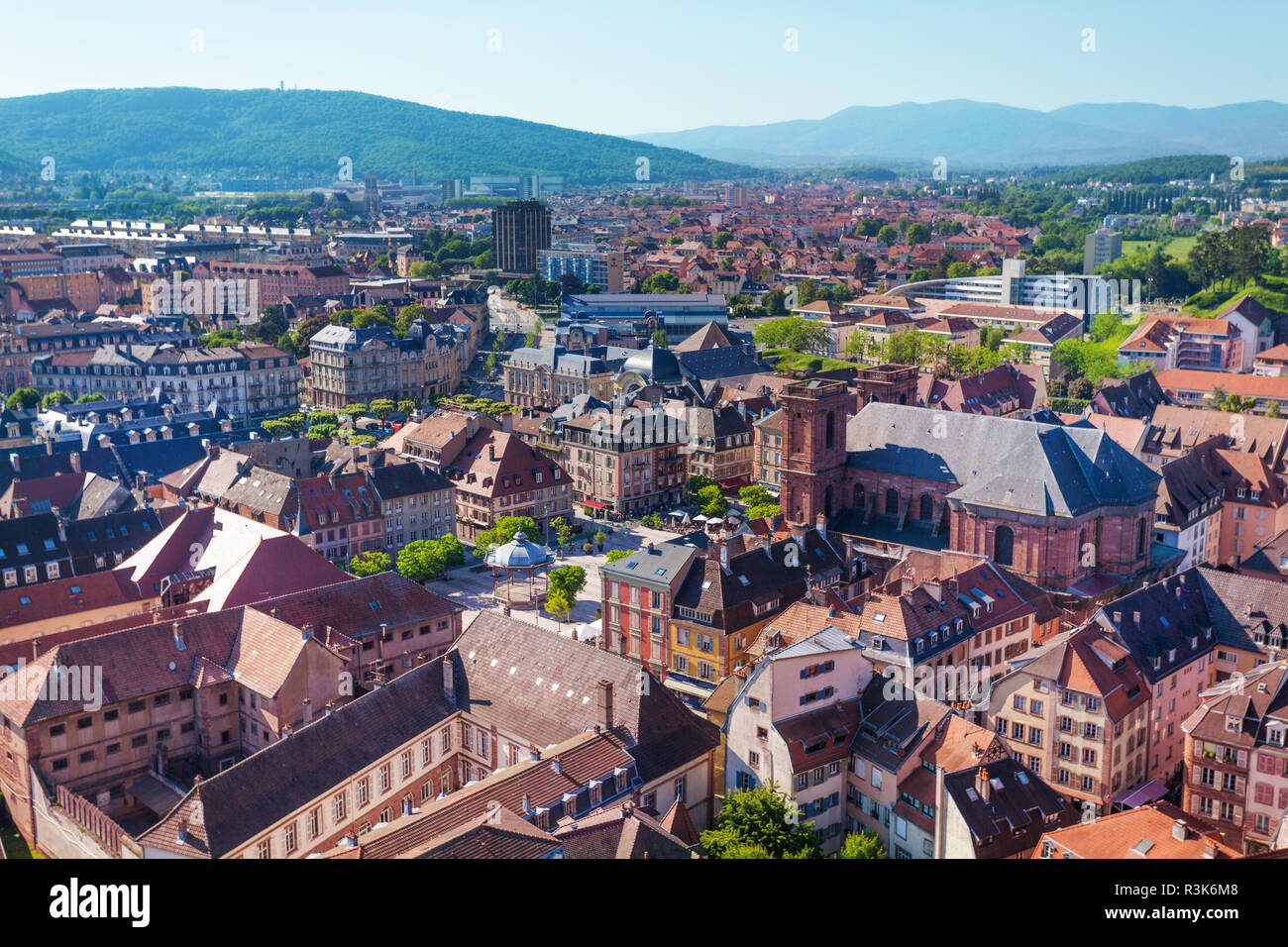 Panorama di Belfort centro storico visto dalla cittadella Foto Stock