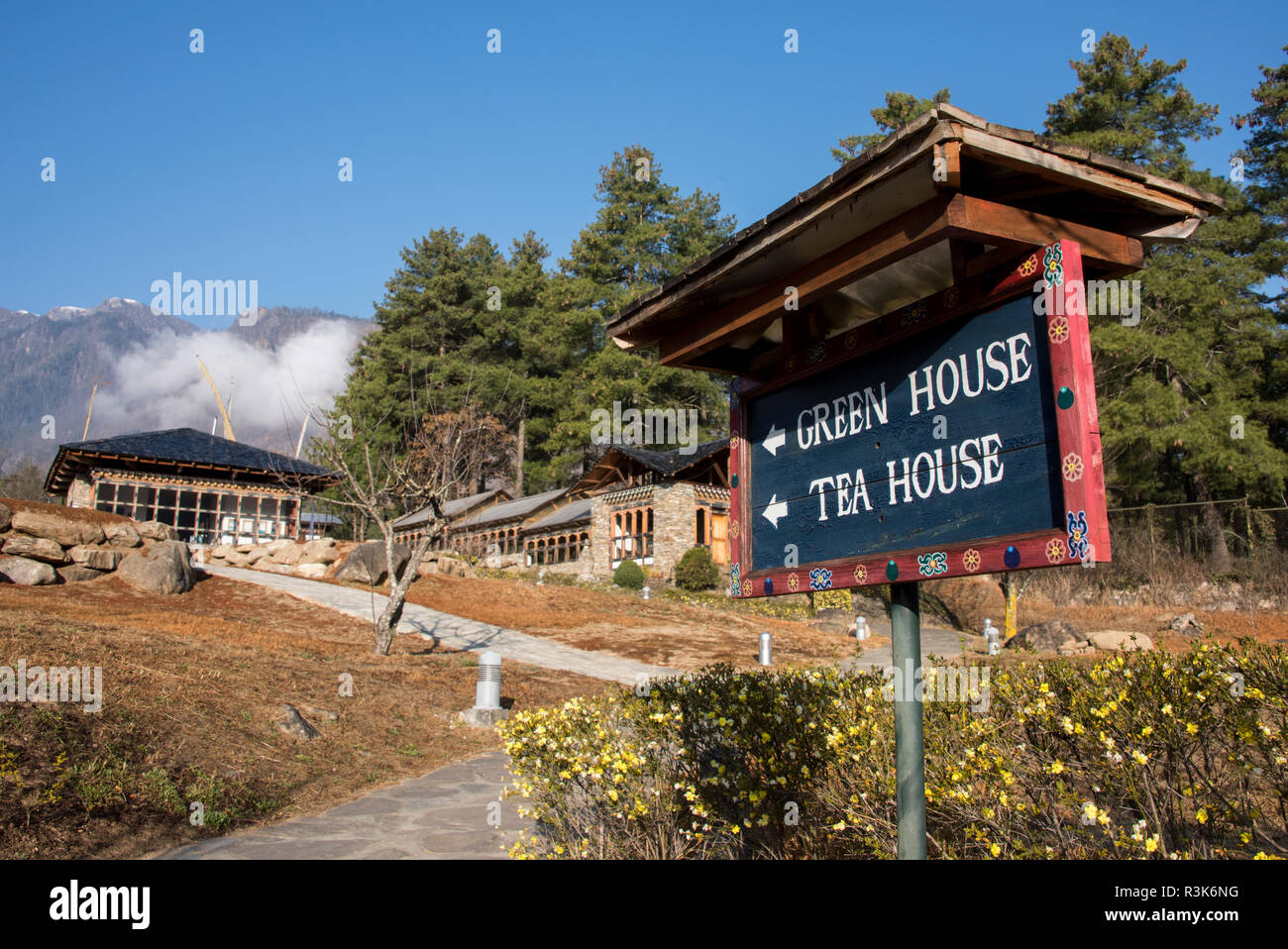 Il Bhutan, Paro. Zhiwa Ling Hotel (aka Zhiwaling) hotel a cinque stelle situato alla base dell'Himalaya. Casa da tè. Foto Stock