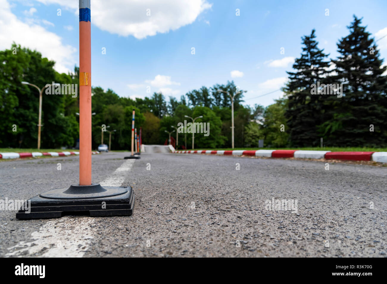 Scuola guida pratica area di circuito vista strada Foto Stock