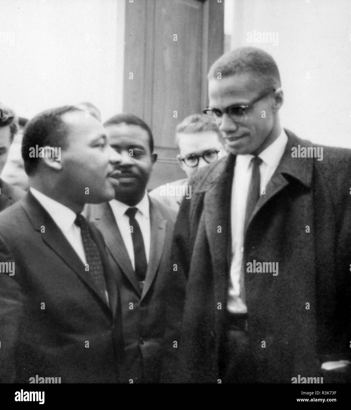 MARTIN Luther King (1929-1968) American leader dei diritti civili a sinistra con Malcolm X ion 26 marzo 1964. Foto: la Biblioteca del Congresso. Foto Stock