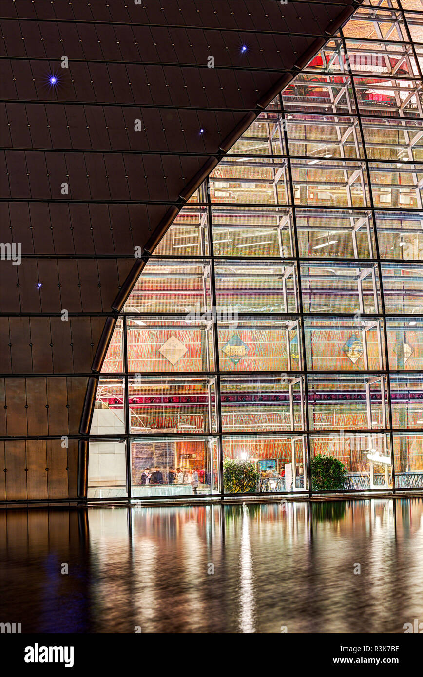 Vista notturna del centro nazionale per le Arti dello Spettacolo, Pechino, Cina Foto Stock