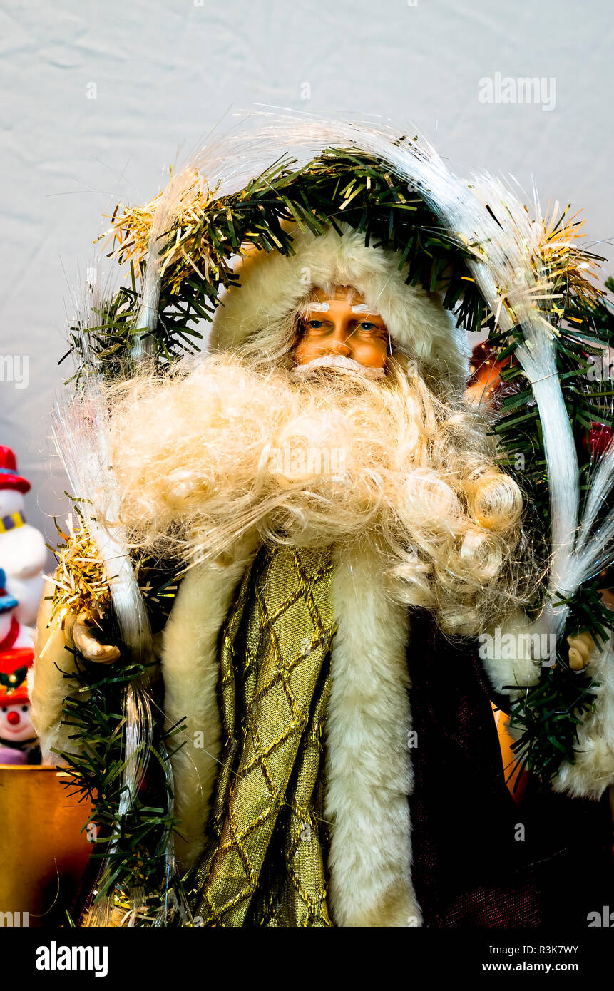 Moroz, Personaggio Di Natale Russo. Padre Gelo Con Una Borsa Di Regali in  Una Foresta Innevata. Inverno Immagine Stock - Immagine di gelo, uomo:  205092817