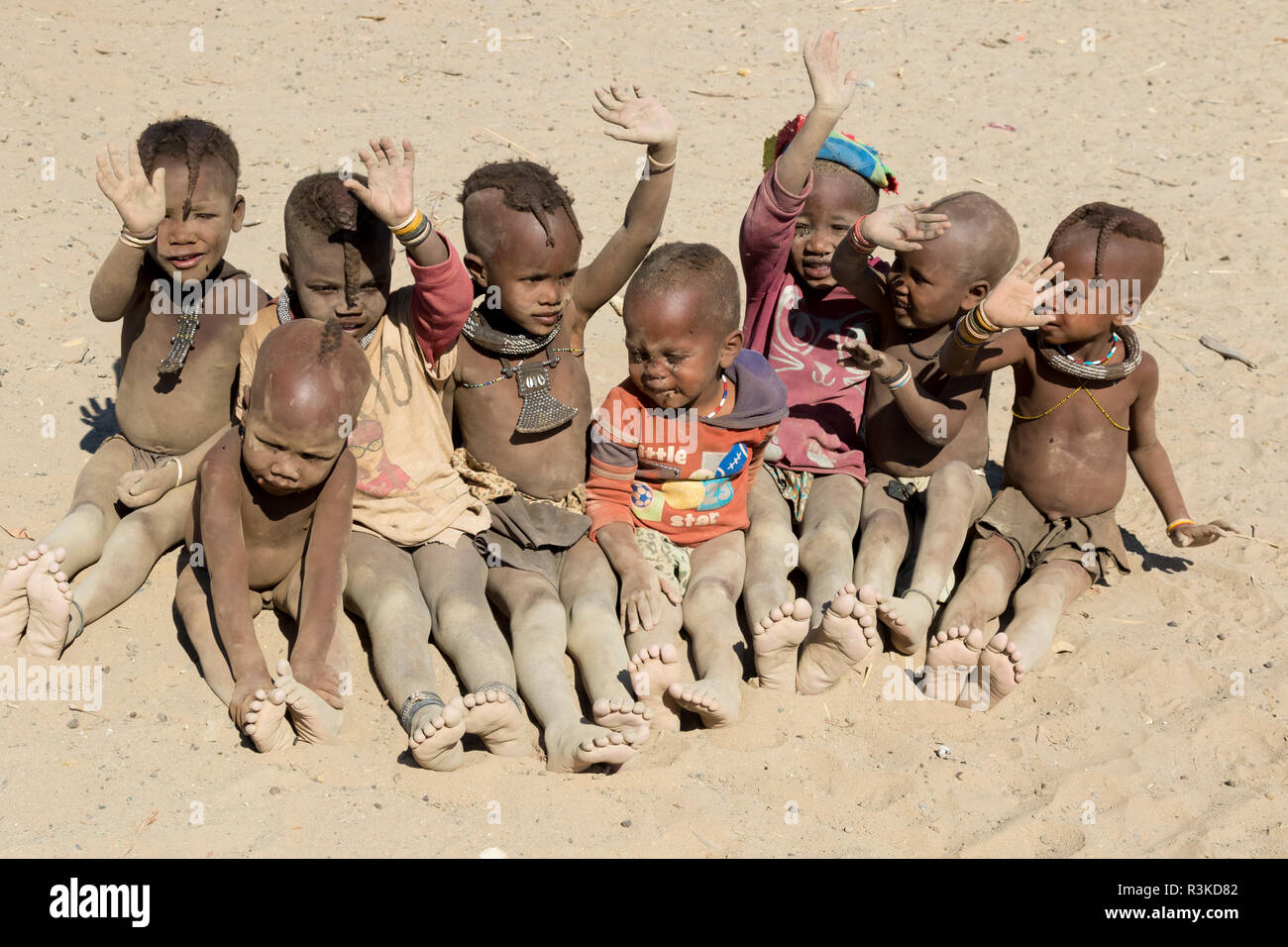 Africa, Namibia, Opuwo. Himba bambini. Credito come: Wendy Kaveney Jaynes / Galleria / DanitaDelimont.com Foto Stock
