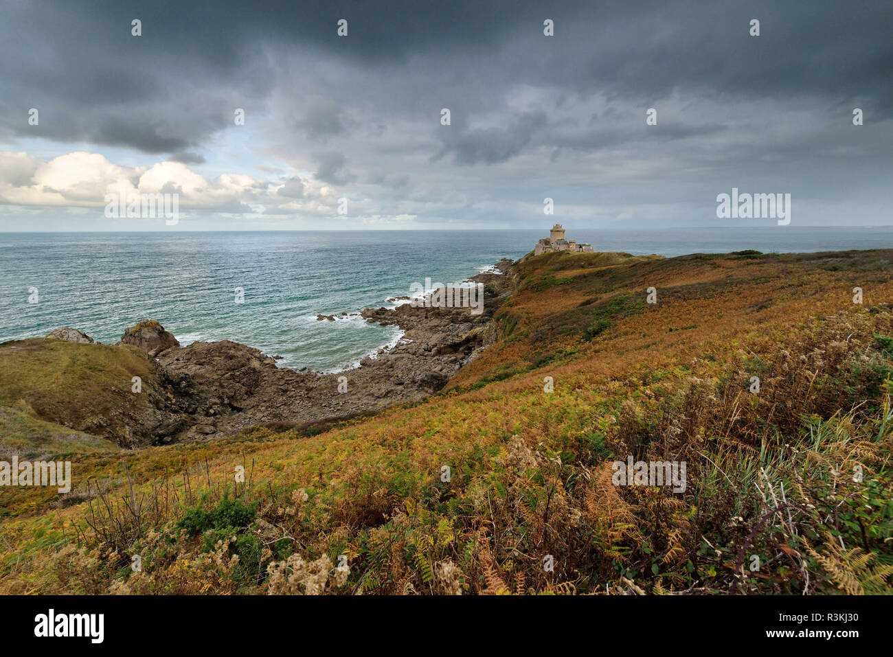 Plevenon (Bretagna, a nord-ovest della Francia): Fort La Latte, castello registrati come una pietra miliare storica nazionale francese ('Monument HistoriqueÓ) Foto Stock