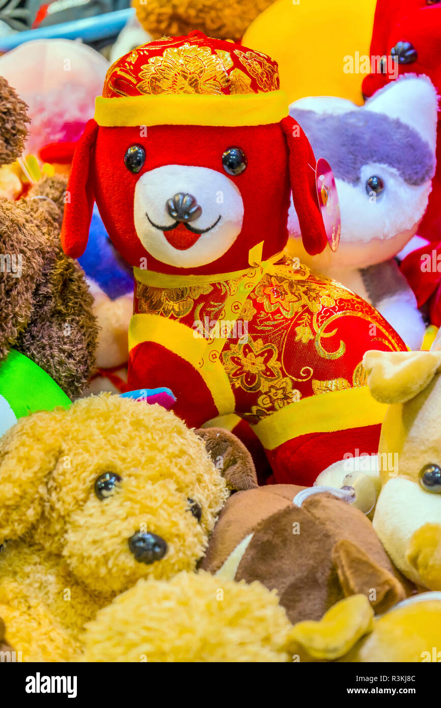Red Dog, nuovo anno lunare cinese decorazioni, Pechino, Cina. 2018 Anno del cane nel nuovo anno lunare cinese. Carattere cinese è per la prosperità. Foto Stock