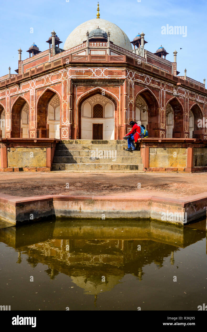 India, Nuova Delhi. La Tomba di Humayun, indagine archeologica di India, Sito del Patrimonio Mondiale, esterna, piscina riflettente Foto Stock