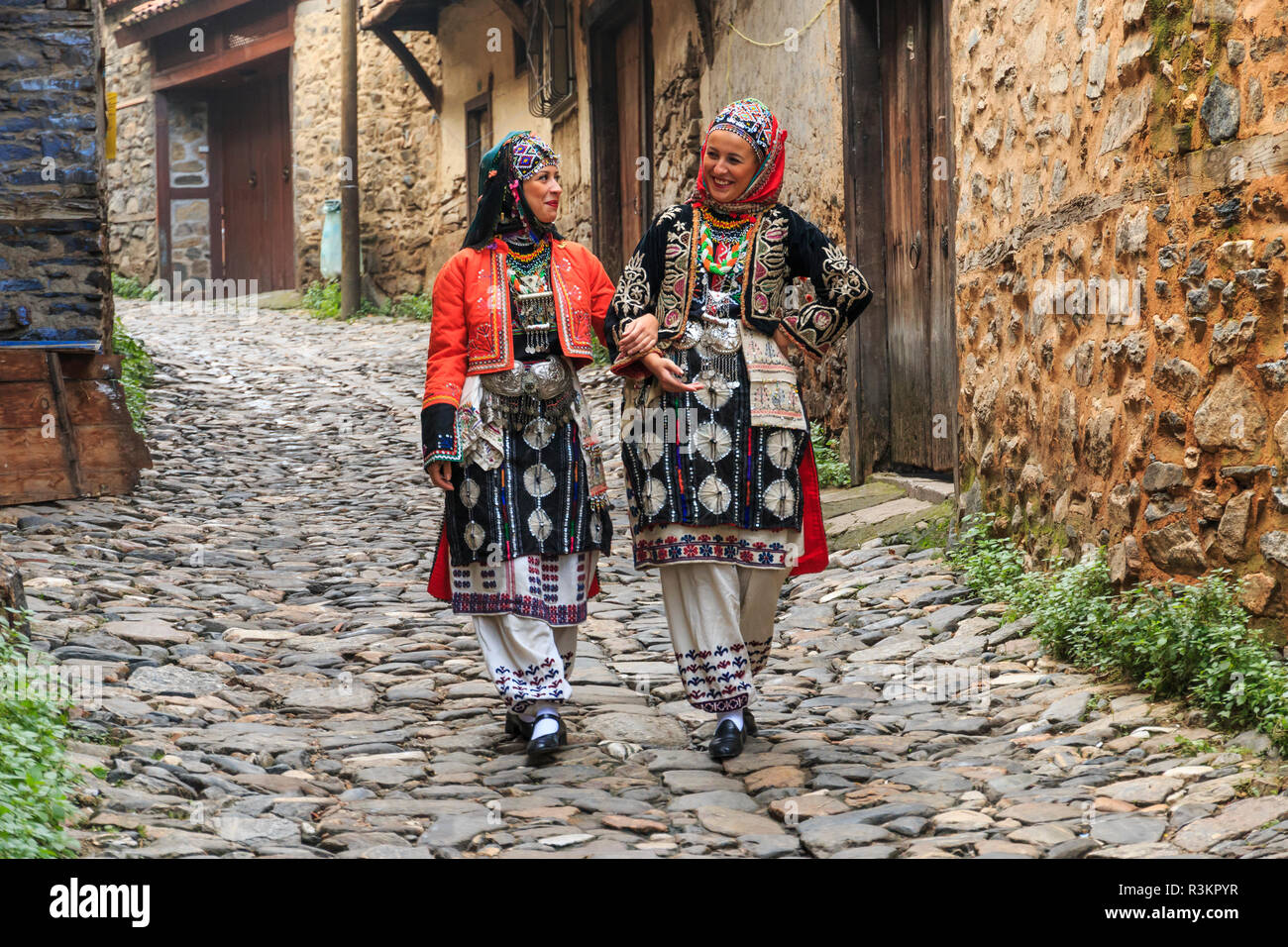 La Turchia, Marmara, Bursa, villaggio di Cumalikizik. Abito tradizionale,  stili di abbigliamento dalla regione. (Solo uso editoriale Foto stock -  Alamy