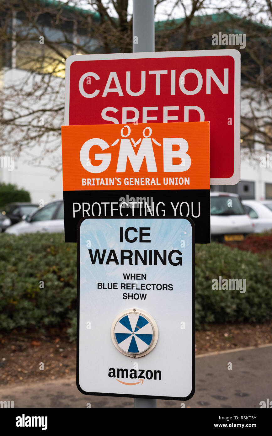 Milton Keynes, Regno Unito. 23 Nov, 2018. GMB sindacalisti protesta per le condizioni di lavoro e di riconoscimento di unione al di fuori di Amazon Marston Gate centro di distribuzione vicino a Milton Keynes come parte di una giornata nazionale di azione sul venerdì nero. Credito: David Isaacson/Alamy Live News Foto Stock