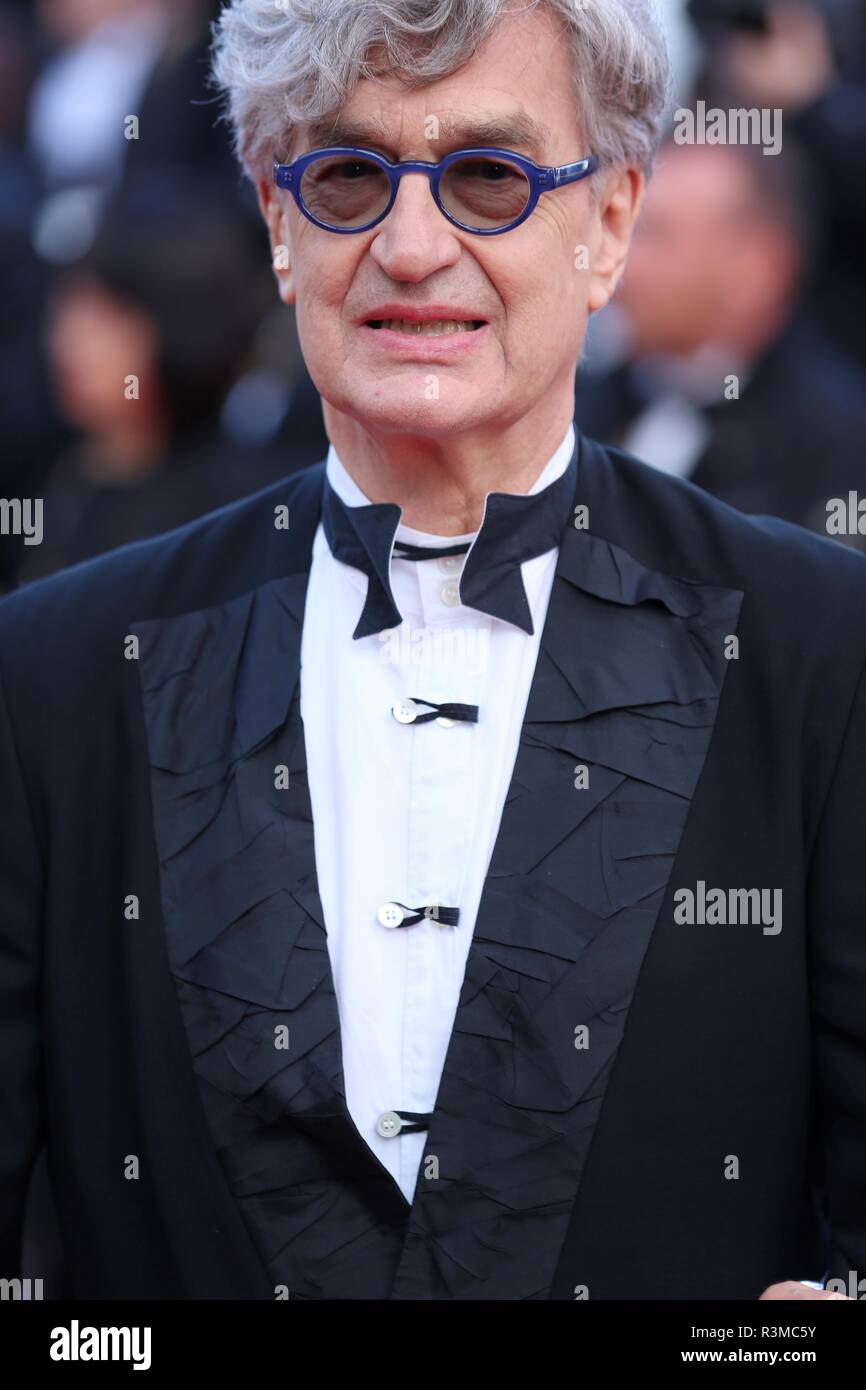 CANNES, Francia - 13 Maggio 2018: Wim Wenders cammina il tappeto rosso per il 'Sinchiostro o nuotare' proiezione al Festival di Cannes (Ph: Mickael Chavet) Foto Stock