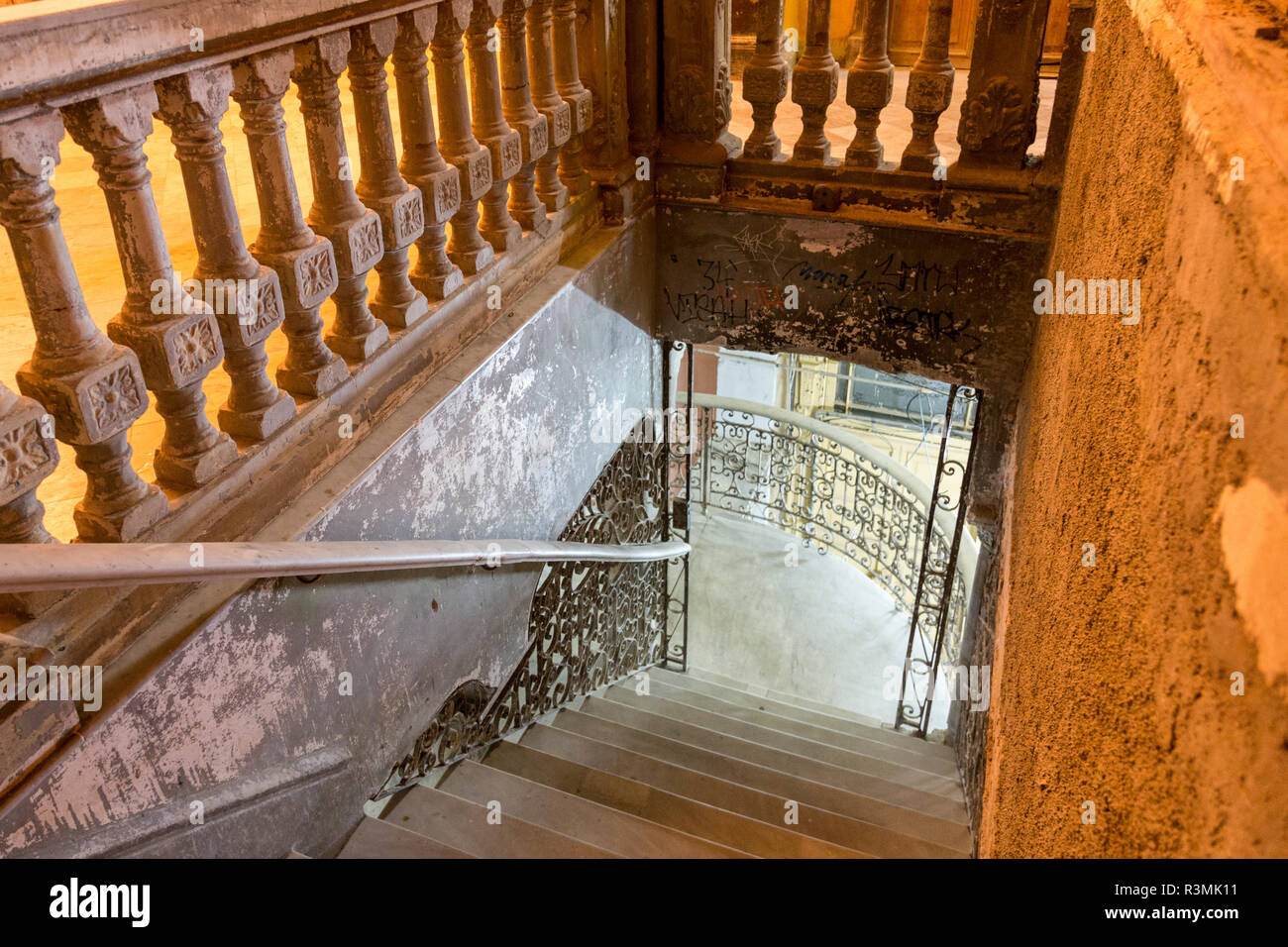 Cuba, La Habana. Scala a La Guarida ristorante. Credito come: Wendy Kaveney Jaynes / Galleria / DanitaDelimont.com Foto Stock