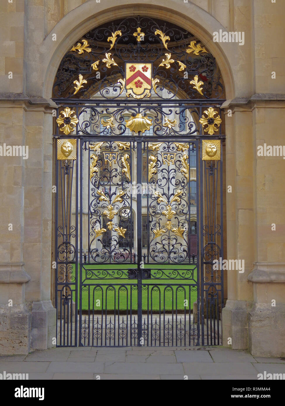 Cancello di ingresso per tutte le anime College Oxford University Regno Unito vicino la Radcliffe Camera Foto Stock