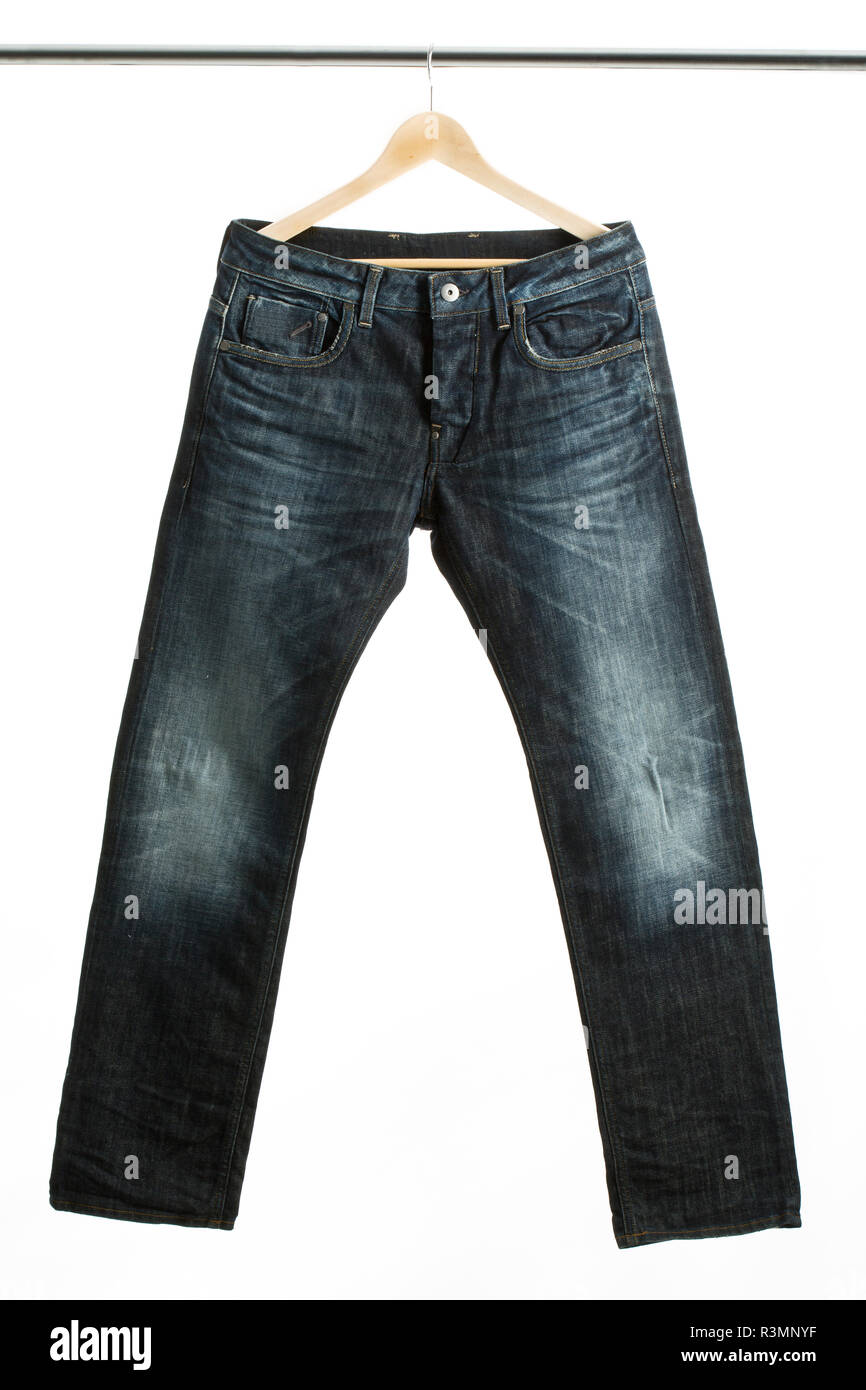 Jeans su un appendiabiti Foto Stock