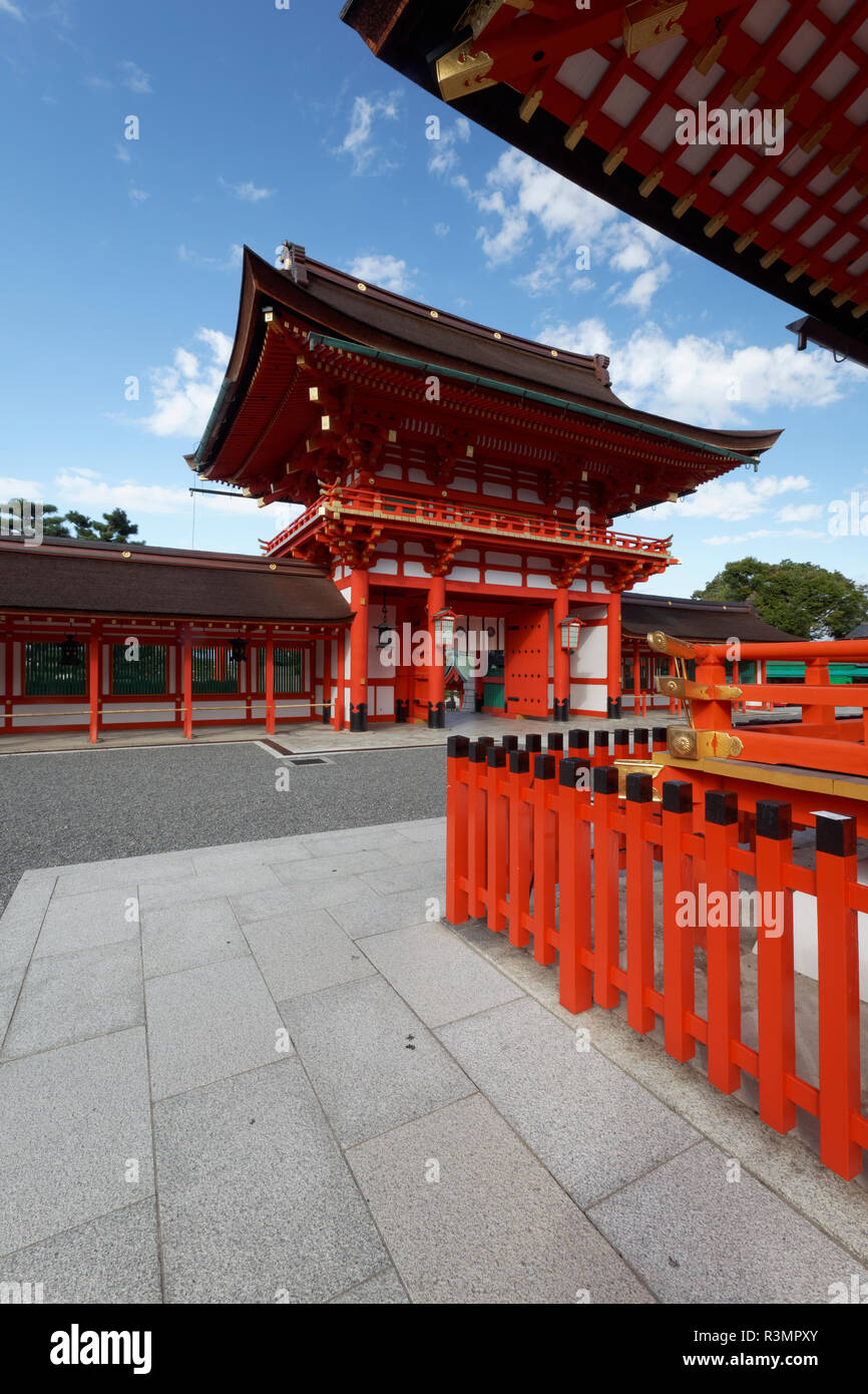 Giappone, Kyoto. Ingresso di Fushimi-Inari Taisha sacrario scintoista. Foto Stock