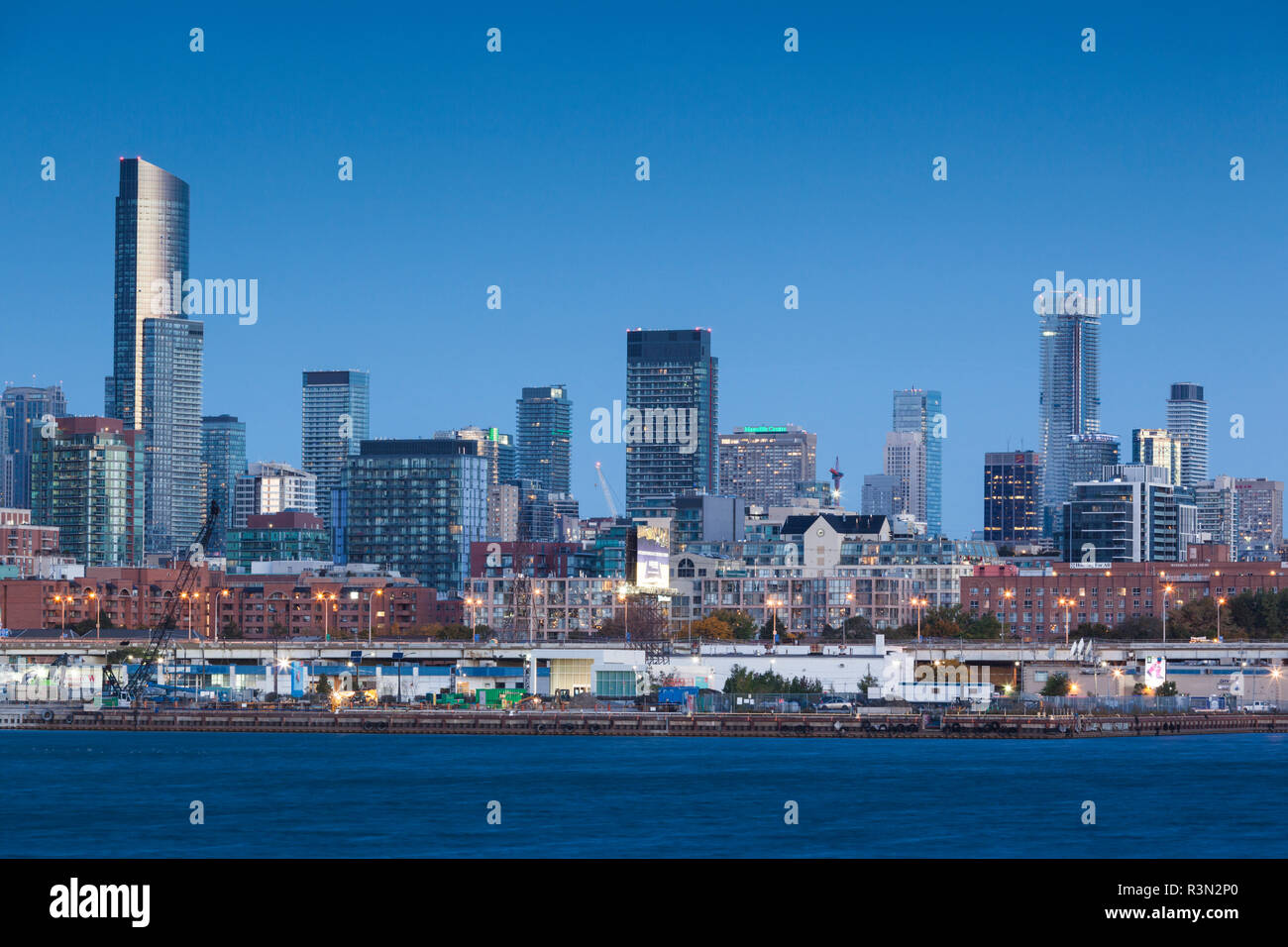 Canada Ontario, Toronto, skyline dal molo di Polson Foto Stock