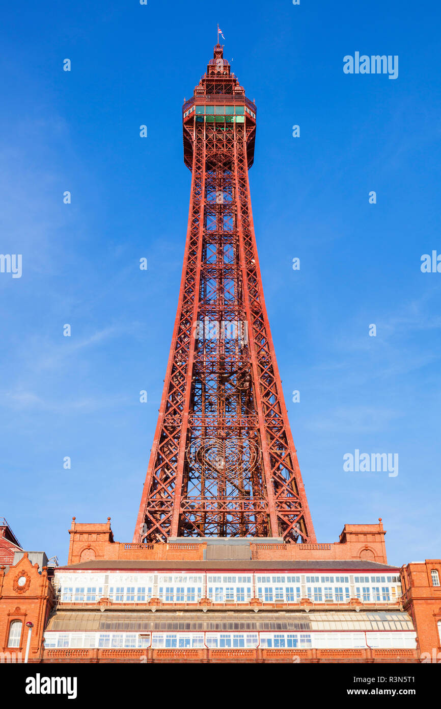 La Blackpool Tower e Tower Ballroom edificio sul lungomare di Blackpool Lancashire Inghilterra GB UK Europa Foto Stock