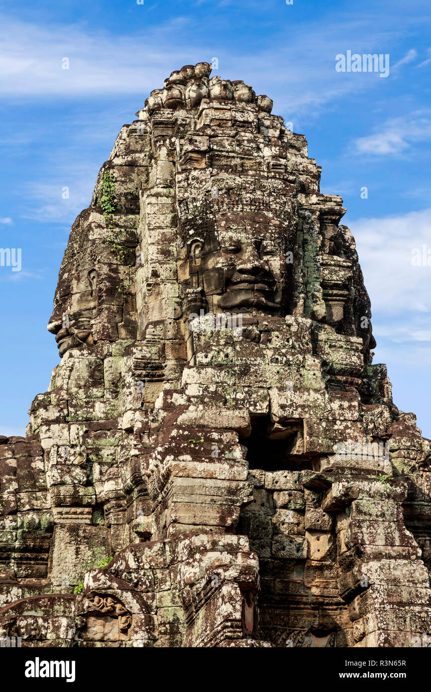 Siem Reap, Cambogia. Antiche rovine e torri del tempio Bayon in Angkor Thom Foto Stock