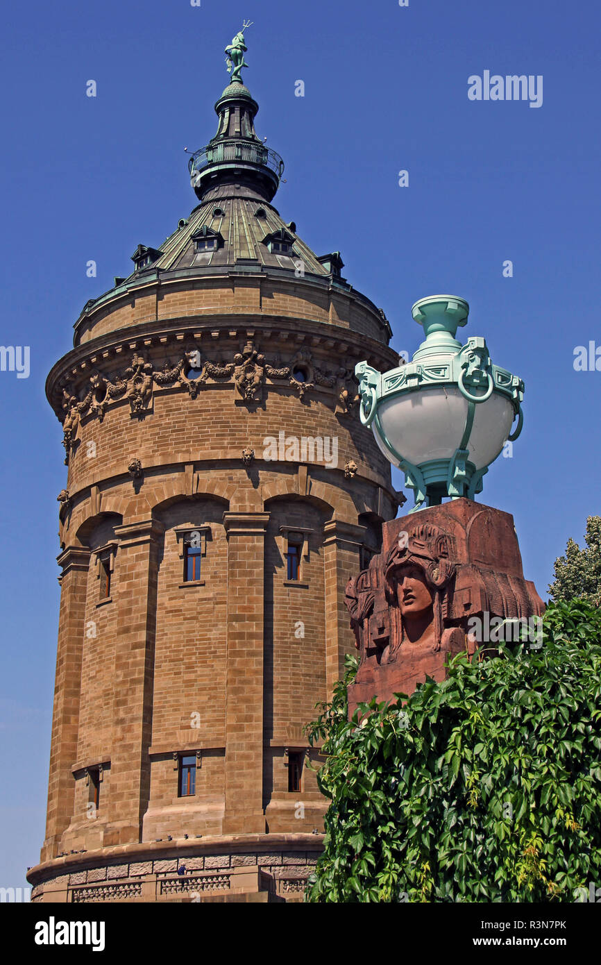 Wasserturm mannheim e jugendstillaterne a friedrichsplatz Foto Stock
