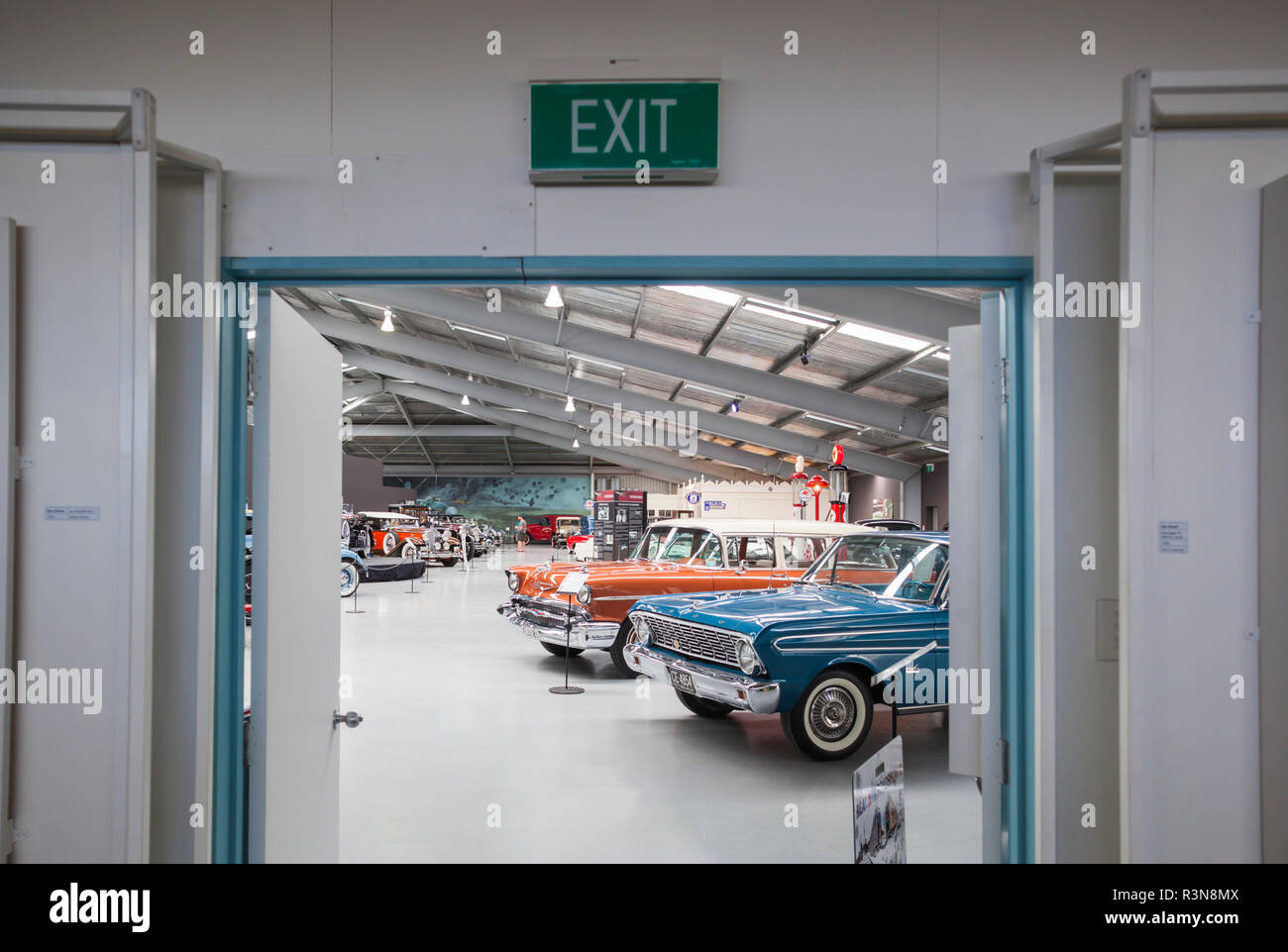 Nuova Zelanda, Isola del Sud, Otago, Wanaka, Warbirds e ruote Museum, auto d'epoca Foto Stock