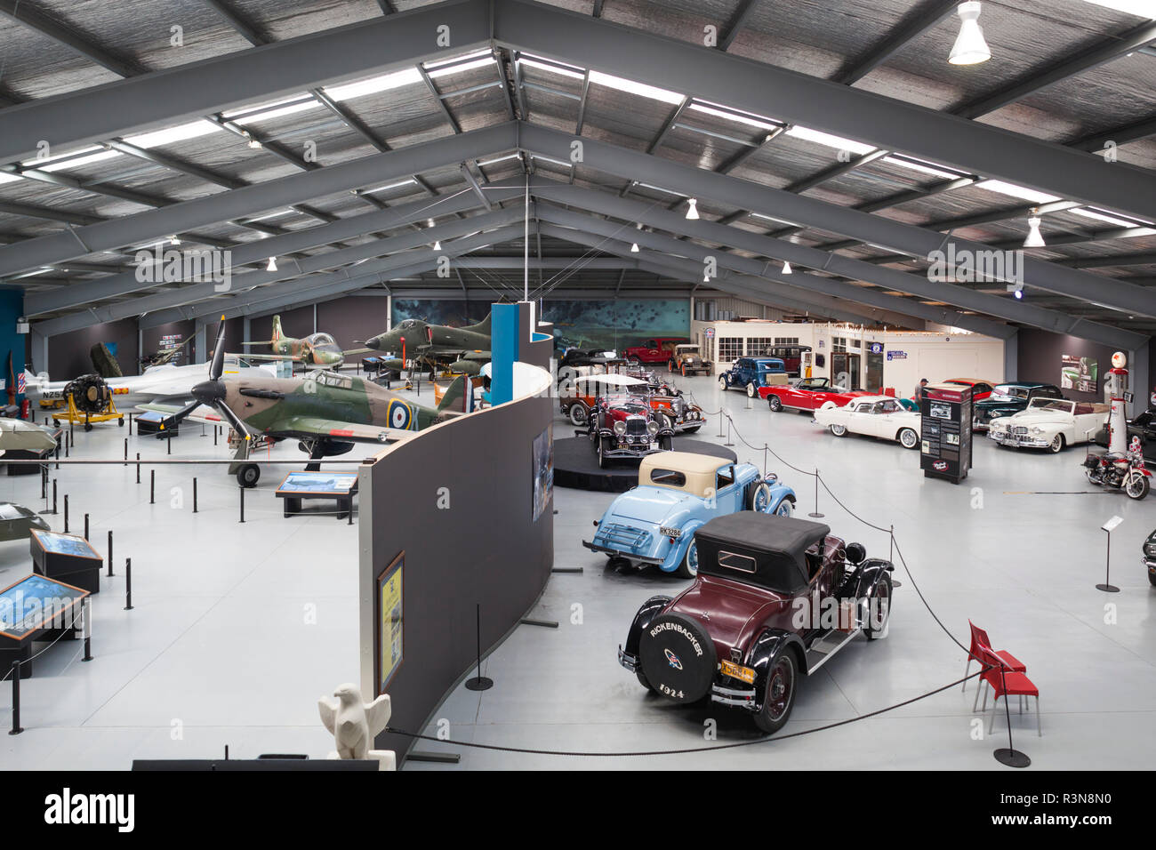 Nuova Zelanda, Isola del Sud, Otago, Wanaka, Warbirds e ruote Museum, auto d'epoca Foto Stock