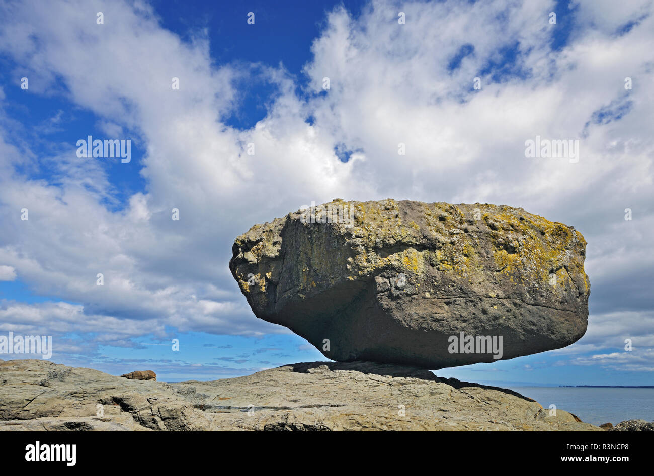 Canada, British Columbia, Graham Island. Bilanciamento del Rock di close-up. Foto Stock