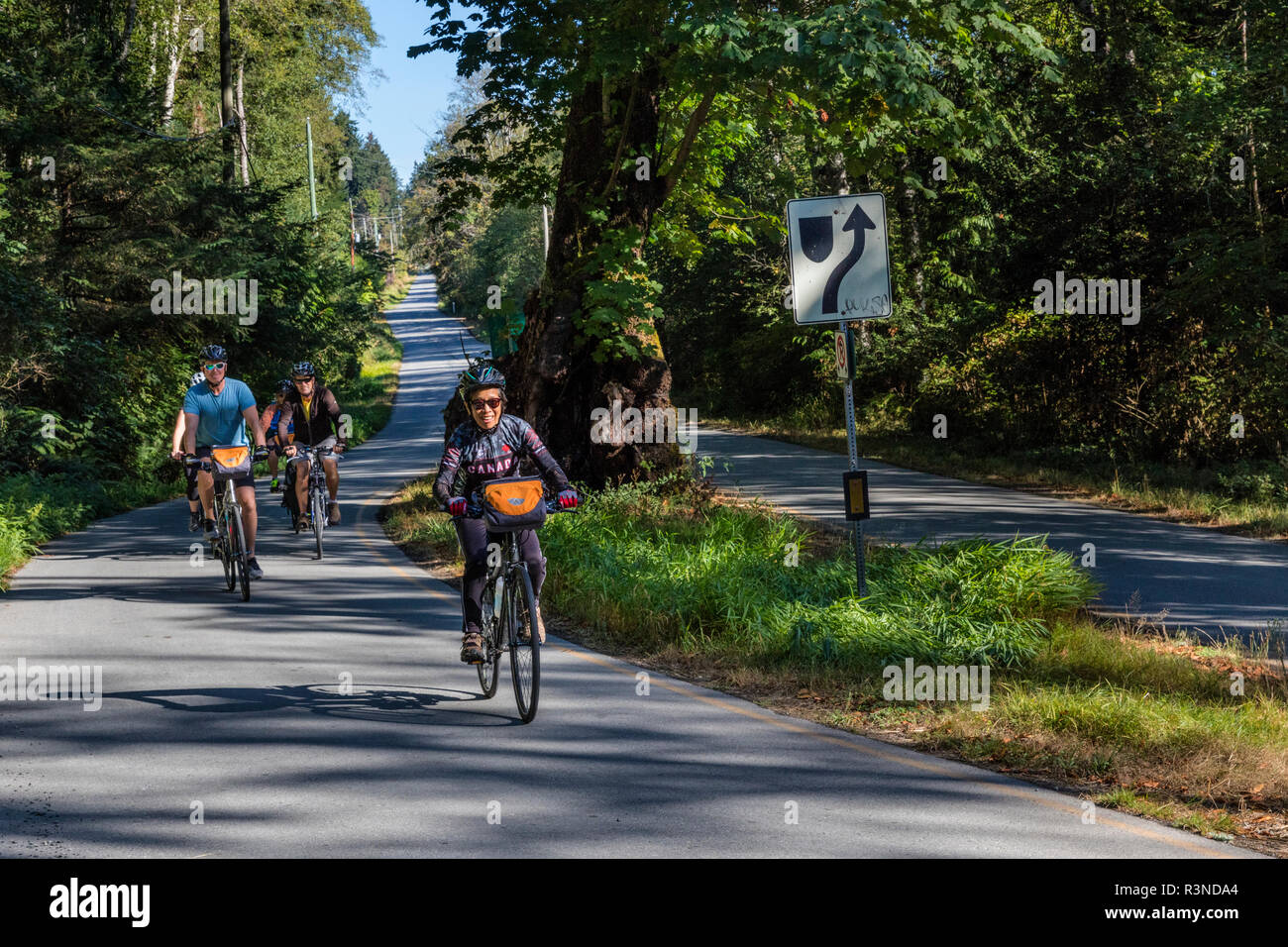 Ciclismo su strada sul isola di Galliano, British Columbia, Canada, (MR) Foto Stock