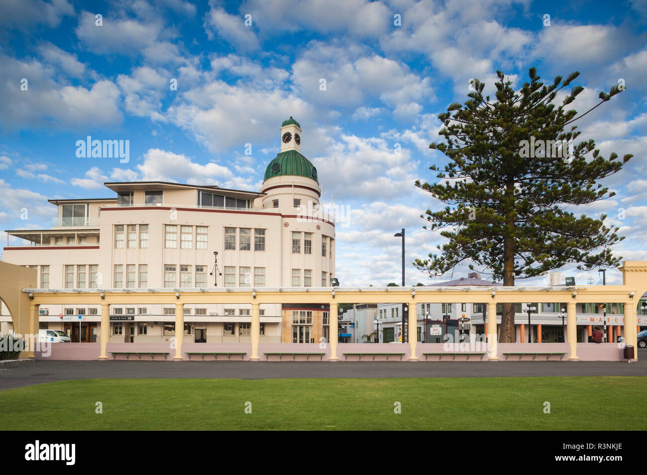 Nuova Zelanda, Hawkes Bay, Napier. Art-deco architettura, il T e G Edificio, 1936 e la Marine Parade Foto Stock