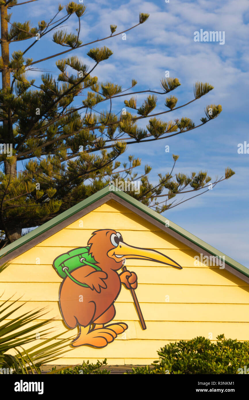 Nuova Zelanda, Hawkes Bay, Napier. Backpacking kiwi cartoon Foto Stock