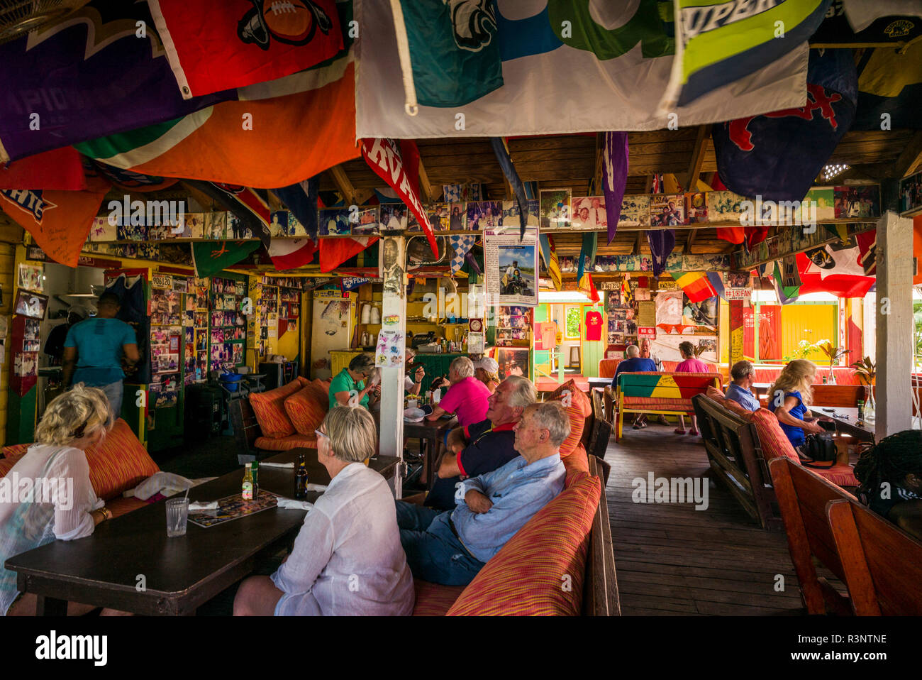 Saint Kitts e Nevis, Nevis. Pinney's Beach, Sunshine's Bar (solo uso editoriale) Foto Stock