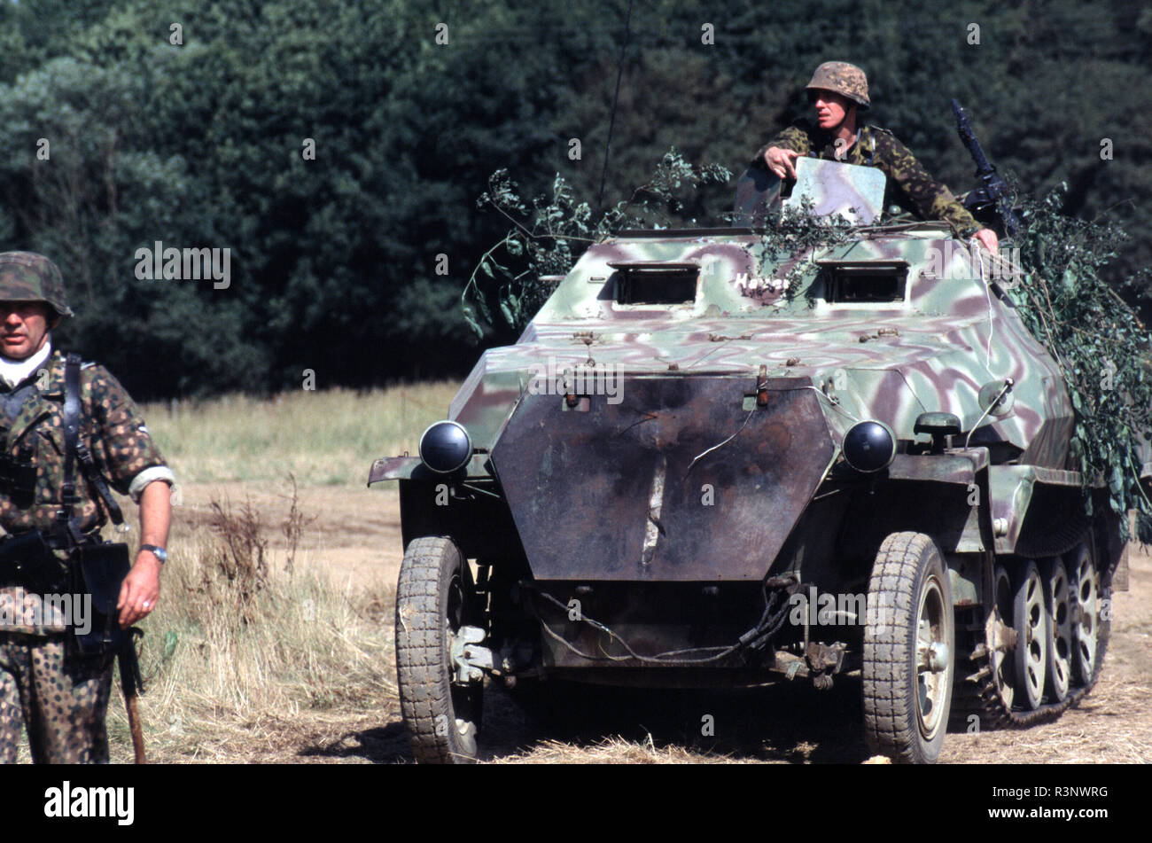 WW2 tedesco a metà via (Reenactors) Foto Stock